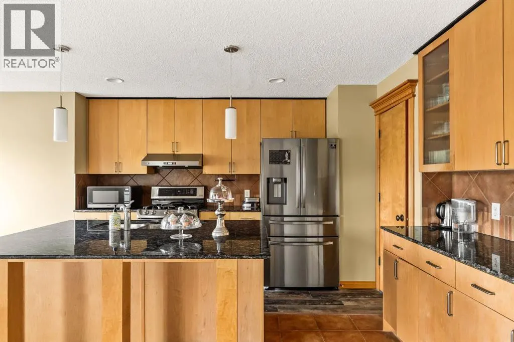 120 Simcoe Close SW