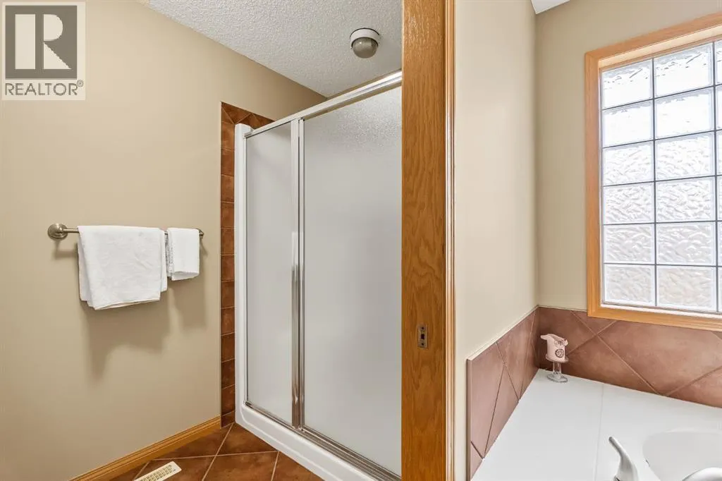 120 Simcoe Close SW