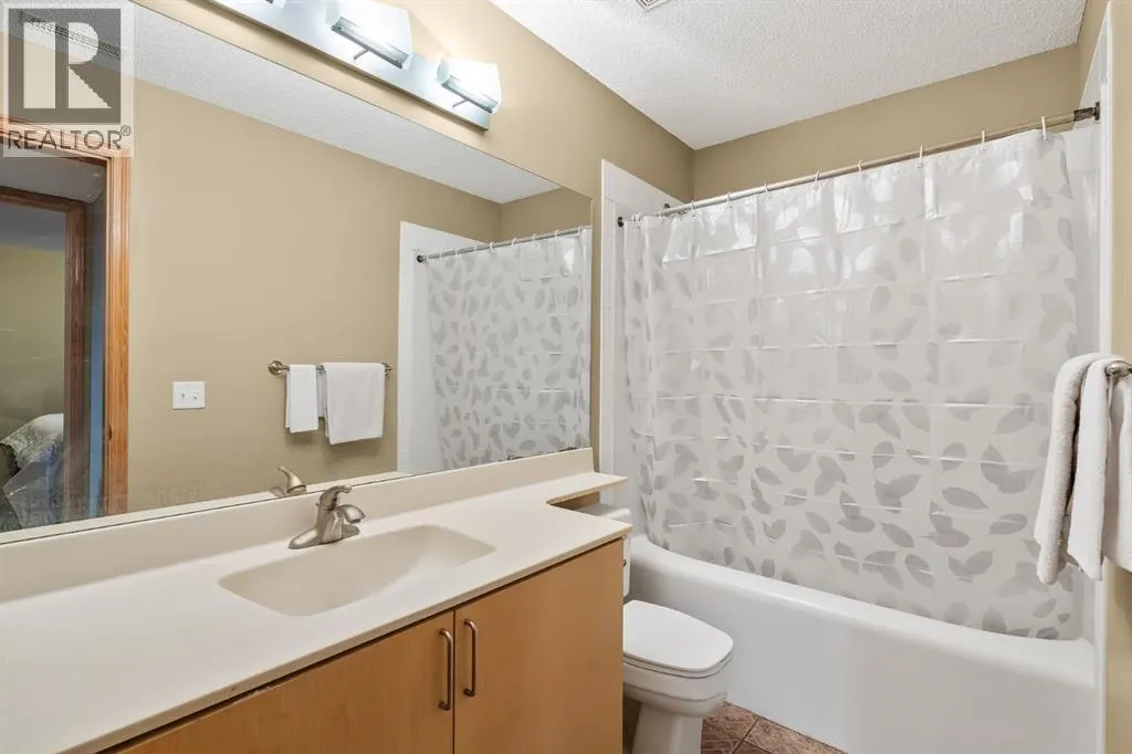 120 Simcoe Close SW