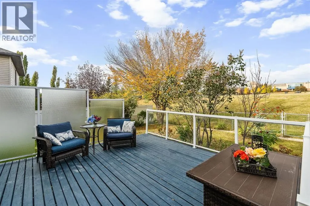 120 Simcoe Close SW