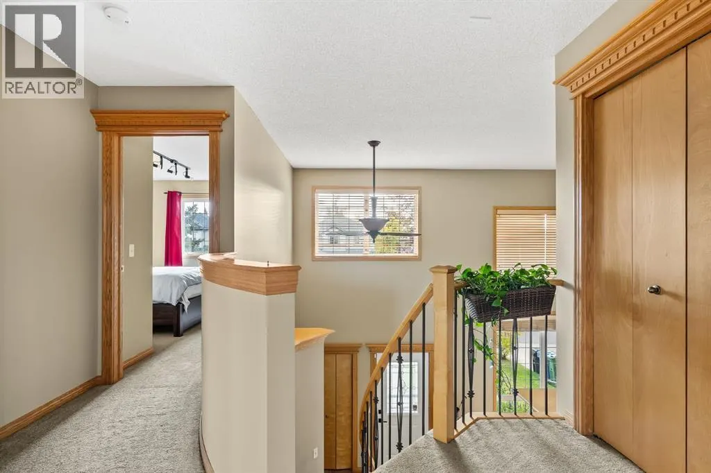 120 Simcoe Close SW