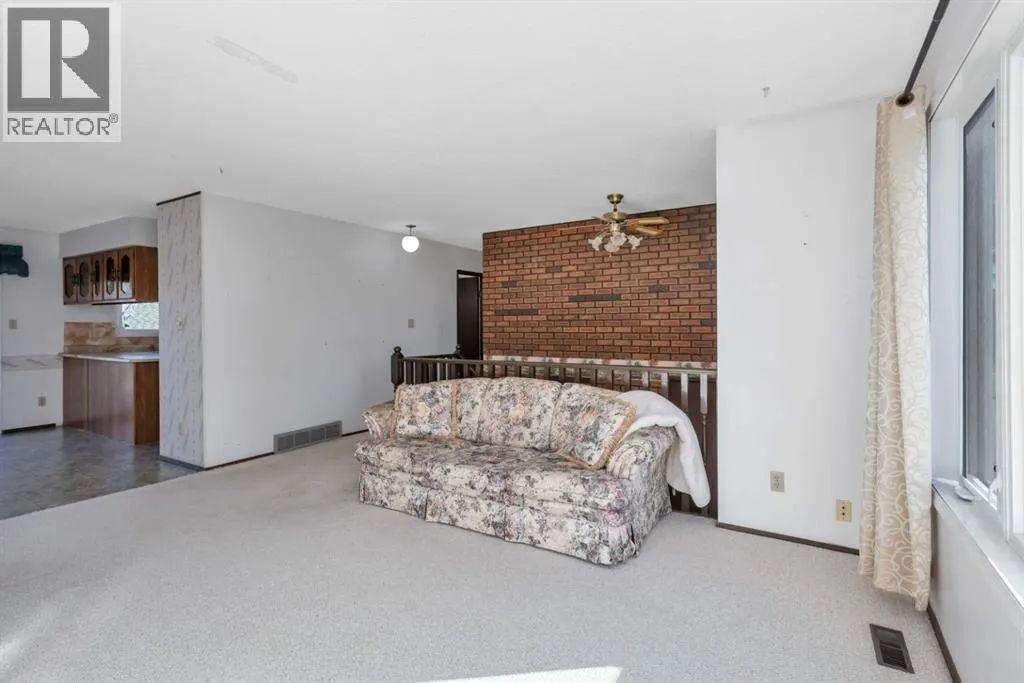 5628 55 Avenue