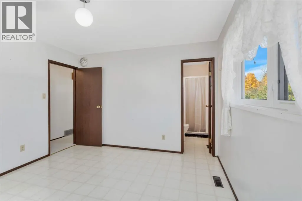 5628 55 Avenue