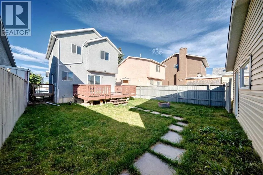 120 Martinview Close NE