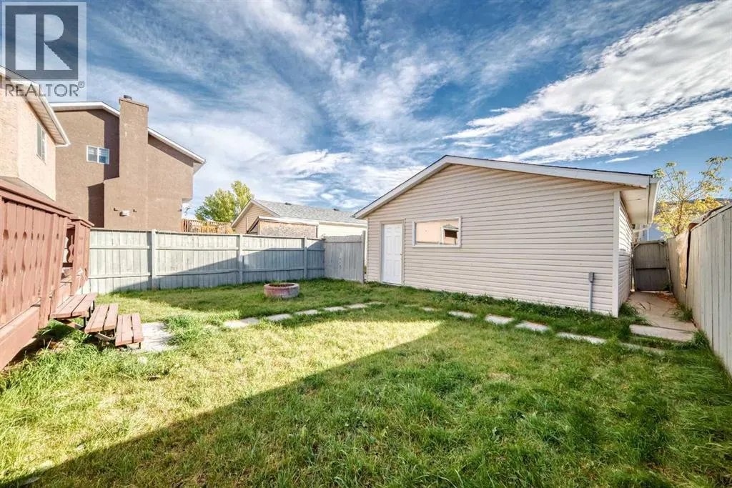 120 Martinview Close NE