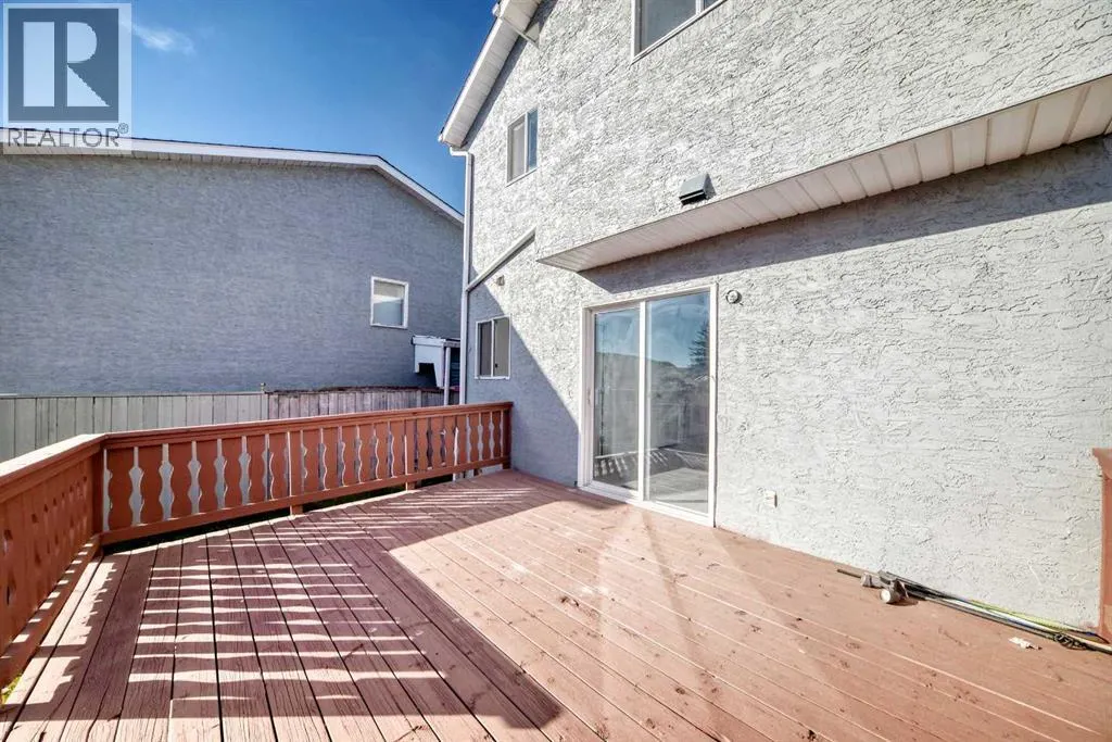 120 Martinview Close NE