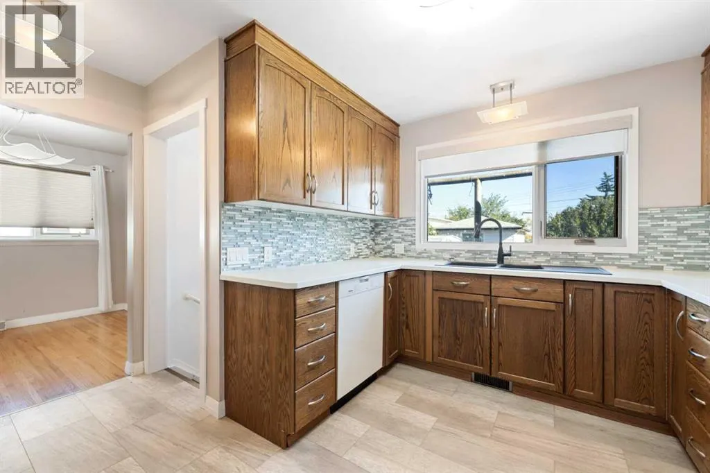 98 Lynnwood Drive SE
