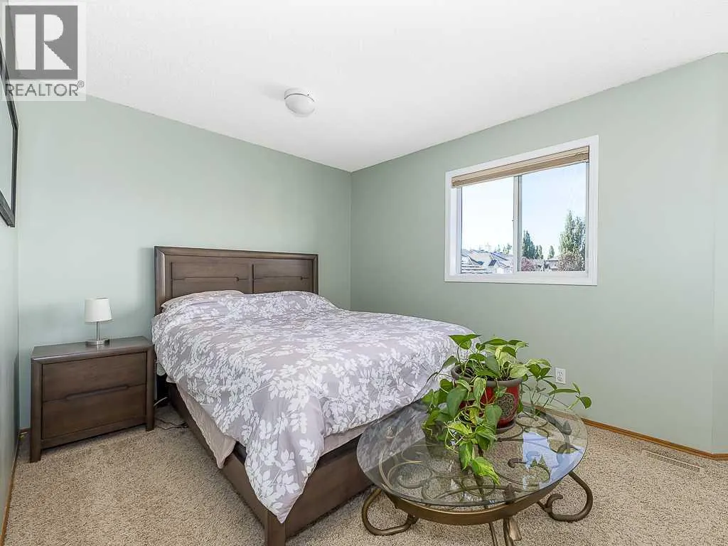 119 Mt Douglas Manor SE
