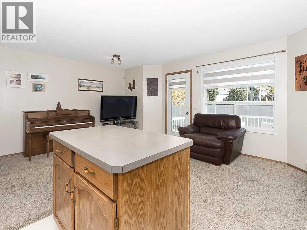 119 Mt Douglas Manor SE