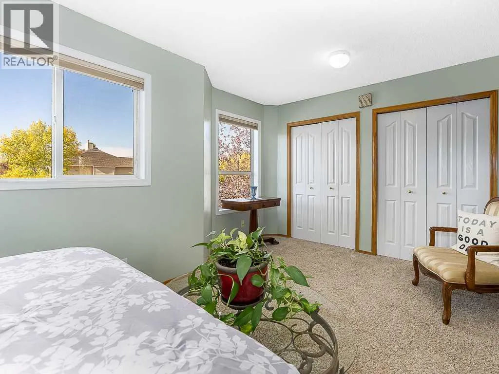 119 Mt Douglas Manor SE