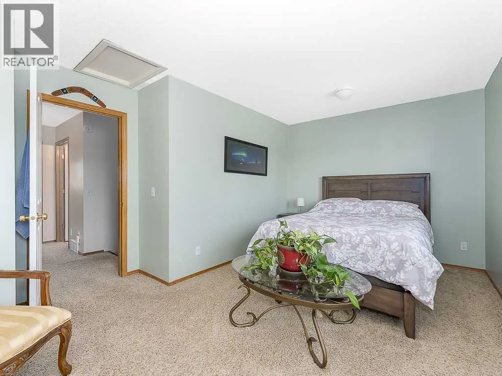 119 Mt Douglas Manor SE