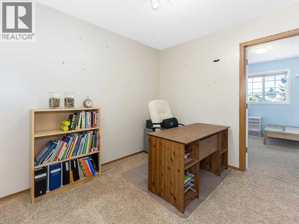 119 Mt Douglas Manor SE