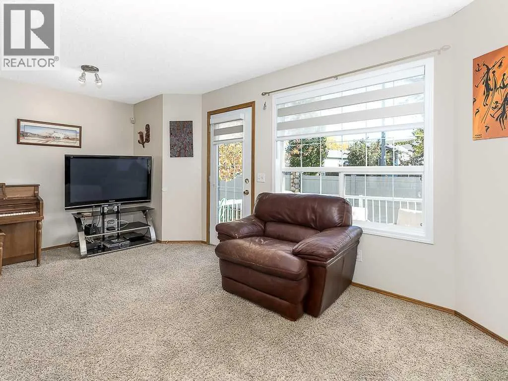 119 Mt Douglas Manor SE