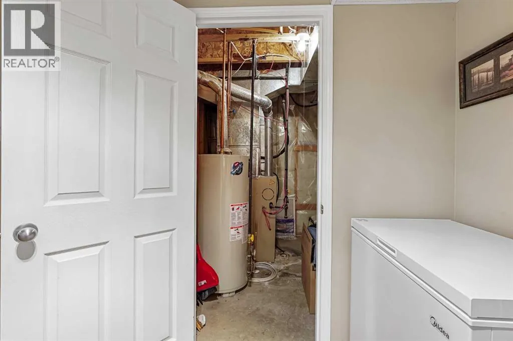24 Blackfoot Court W