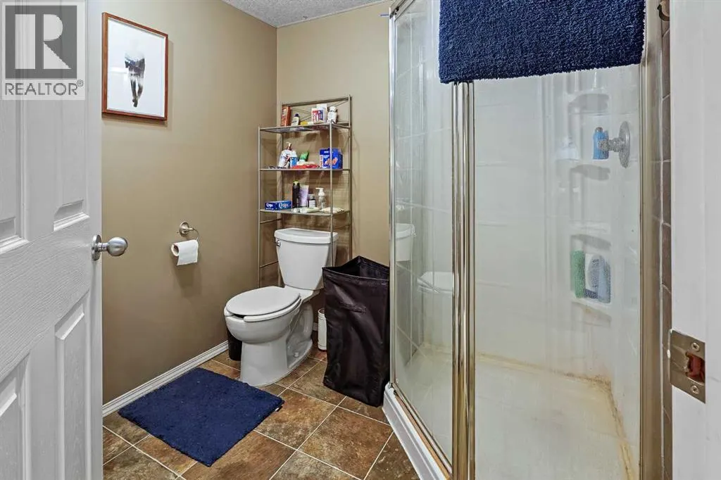 24 Blackfoot Court W