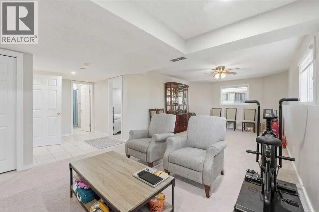 31 Applegrove Crescent SE