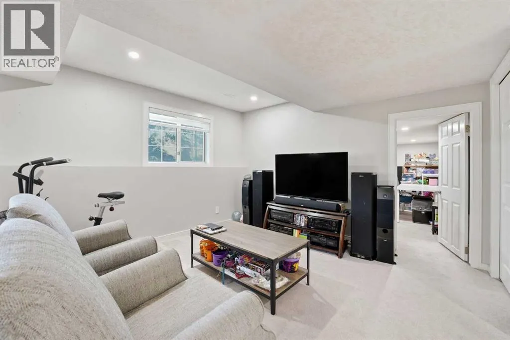 31 Applegrove Crescent SE