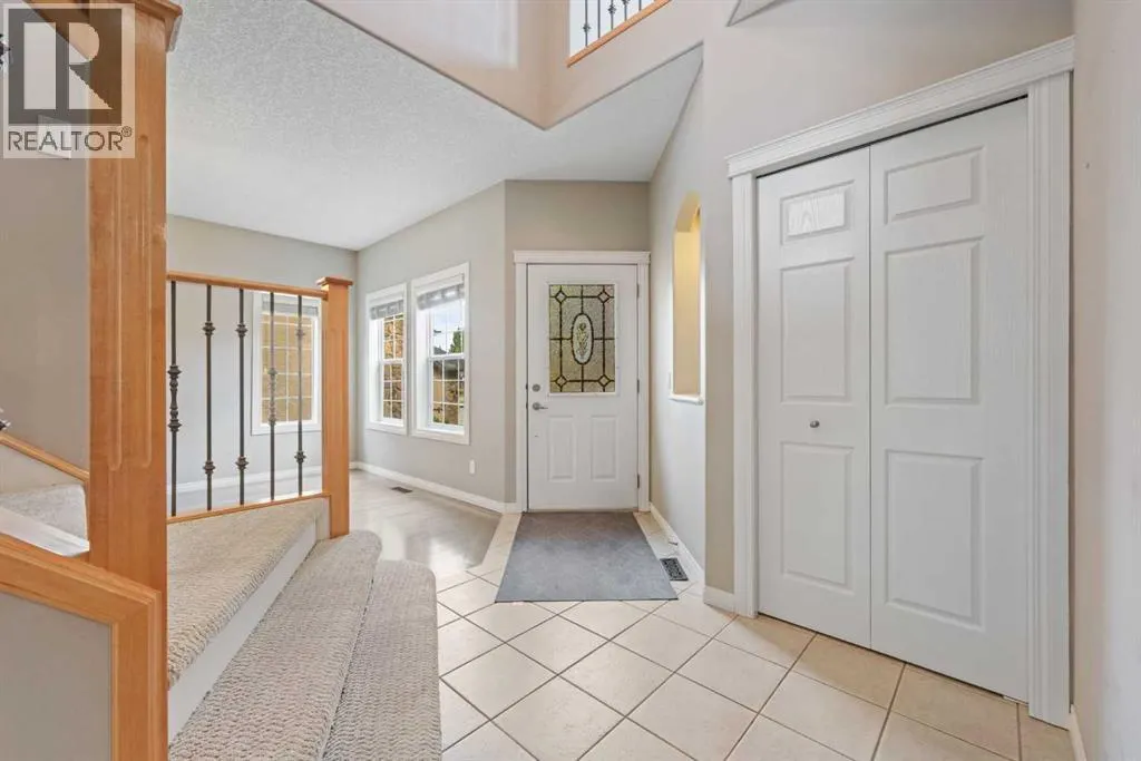 164 Strathlea Place SW