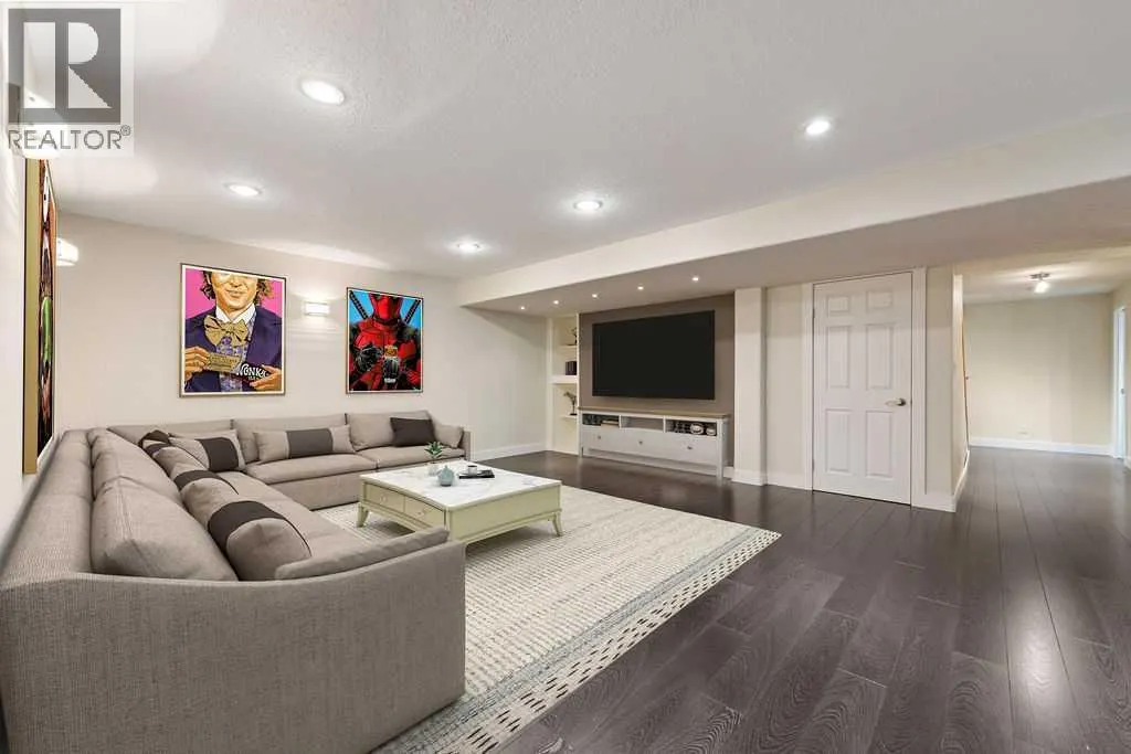 164 Strathlea Place SW