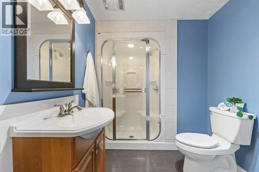 164 Strathlea Place SW