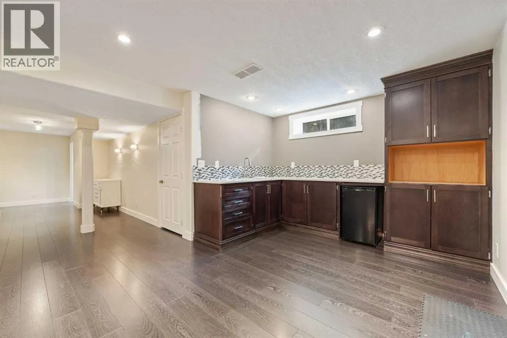 164 Strathlea Place SW