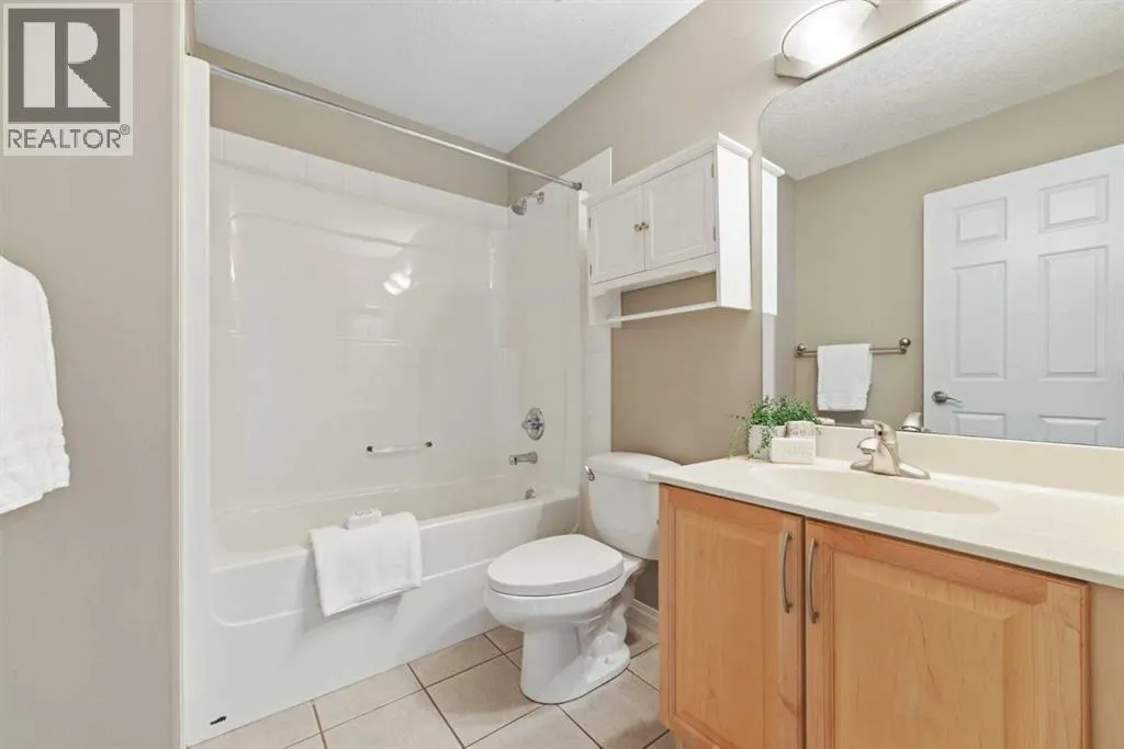 164 Strathlea Place SW