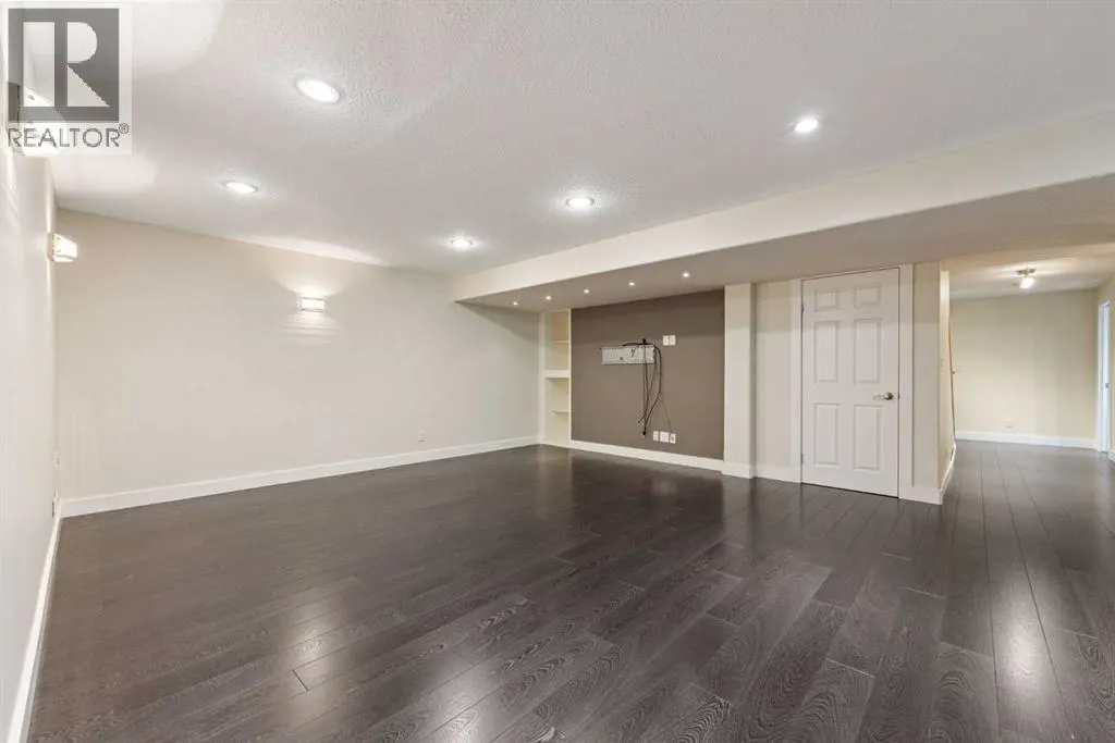 164 Strathlea Place SW
