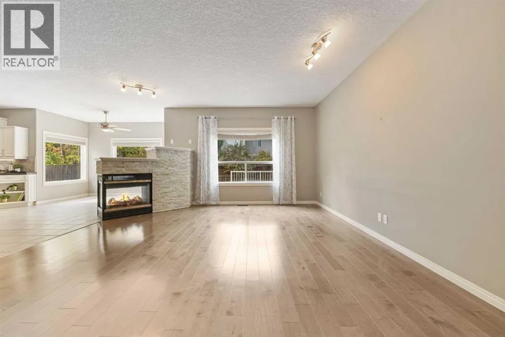 164 Strathlea Place SW