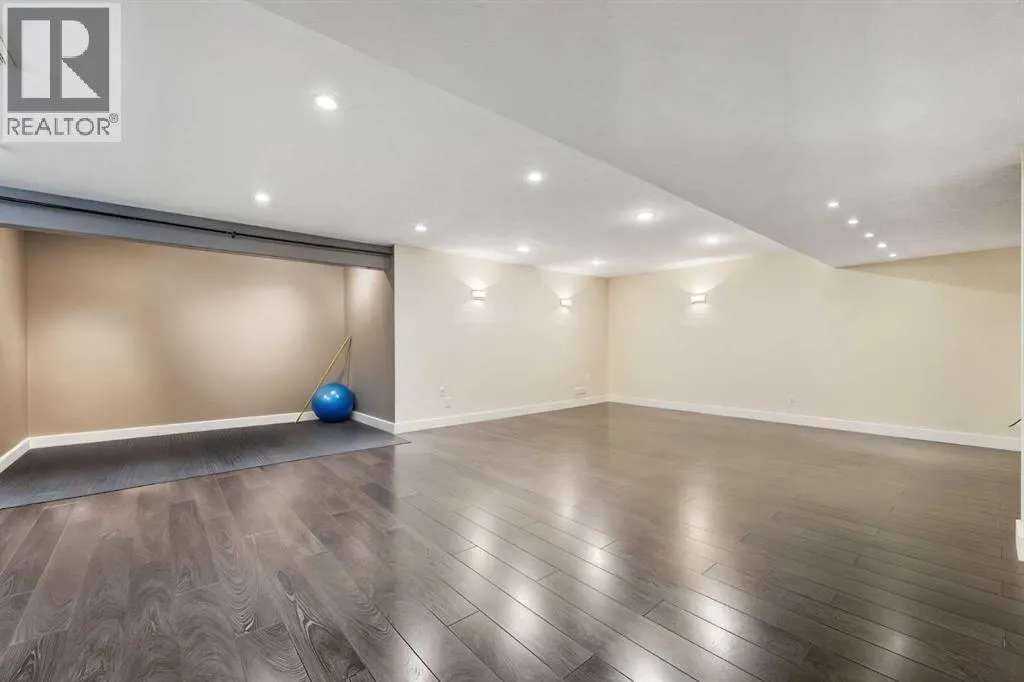 164 Strathlea Place SW