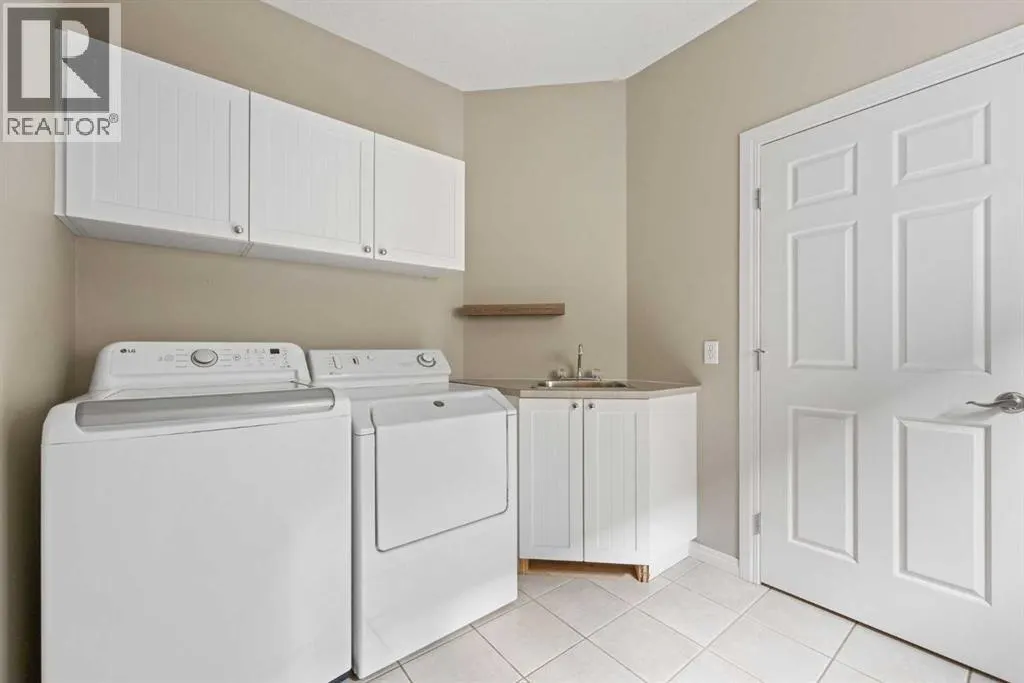 164 Strathlea Place SW