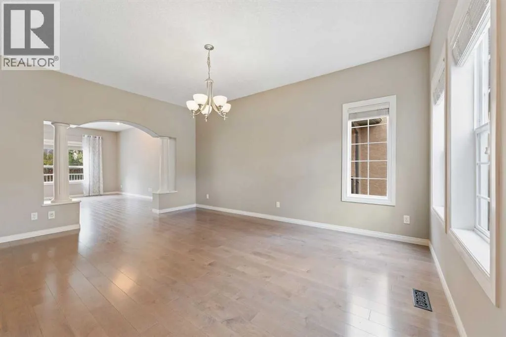 164 Strathlea Place SW