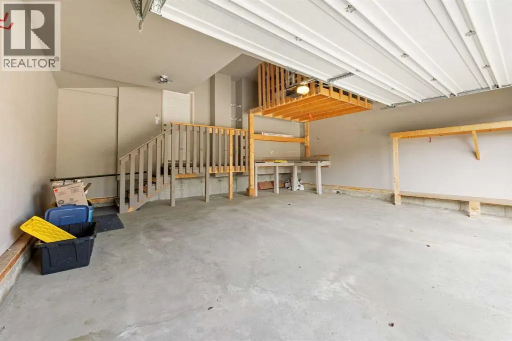 164 Strathlea Place SW