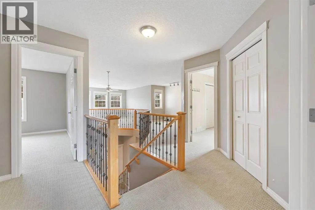 164 Strathlea Place SW