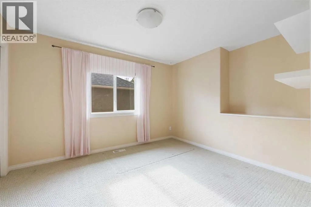 164 Strathlea Place SW