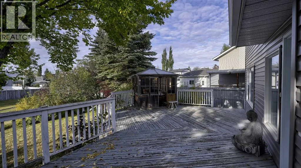 160 Riverstone Crescent SE