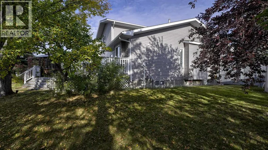 160 Riverstone Crescent SE
