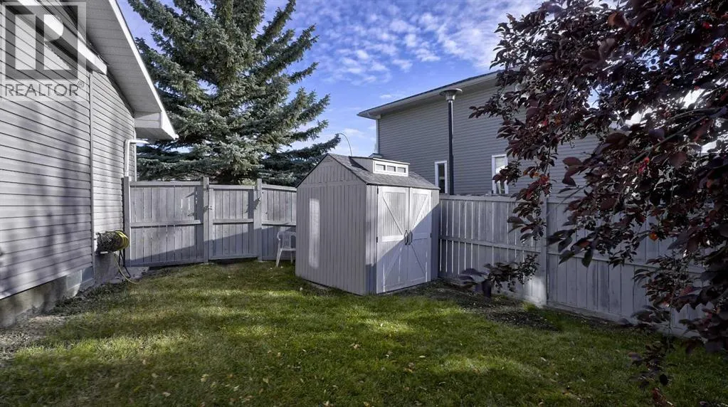 160 Riverstone Crescent SE