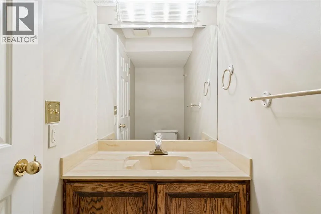 23, 275 Woodridge Drive SW