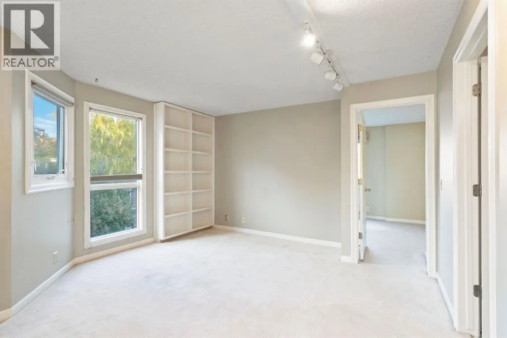 23, 275 Woodridge Drive SW