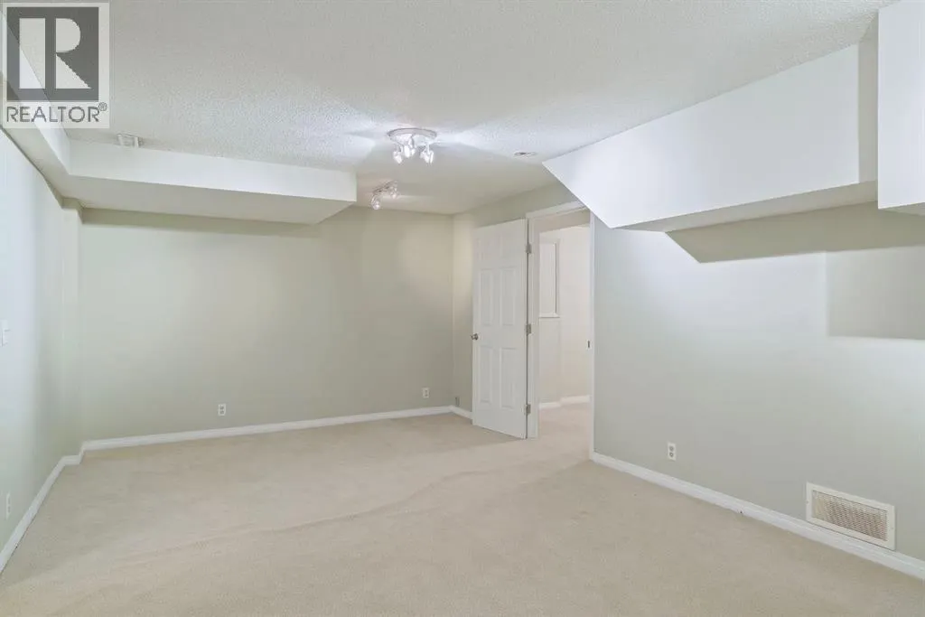 23, 275 Woodridge Drive SW