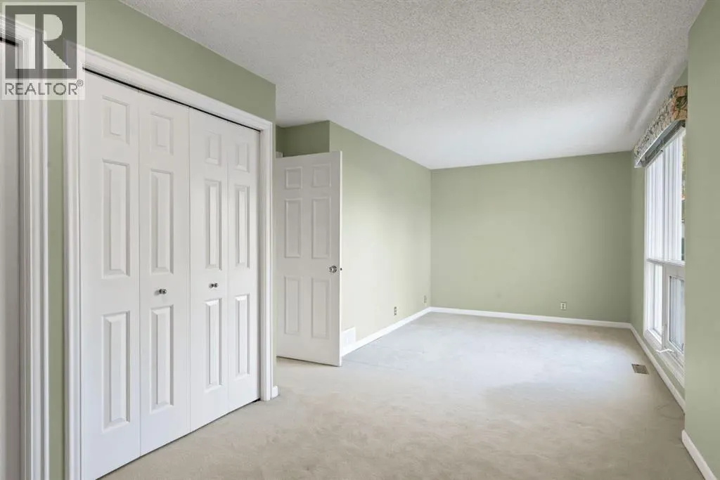 23, 275 Woodridge Drive SW