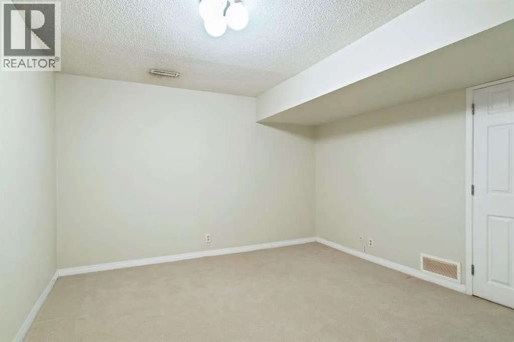 23, 275 Woodridge Drive SW