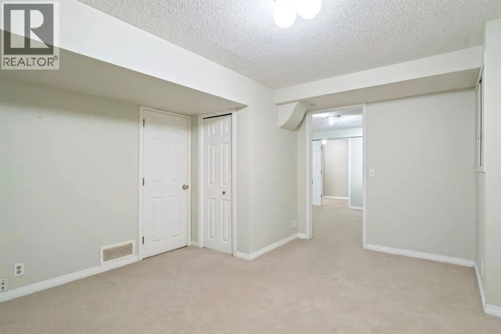 23, 275 Woodridge Drive SW