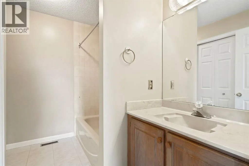 23, 275 Woodridge Drive SW