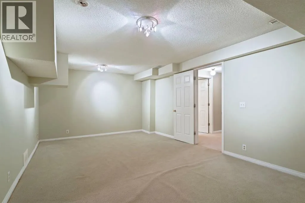 23, 275 Woodridge Drive SW