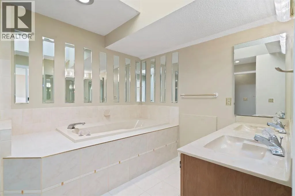 23, 275 Woodridge Drive SW