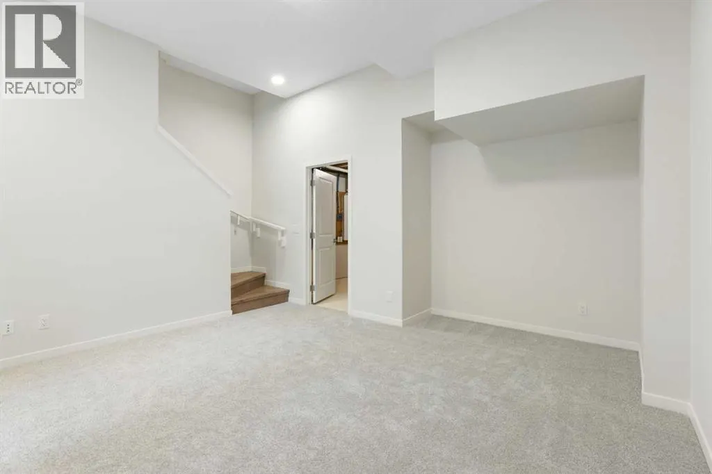 688 Buffaloberry Manor SE