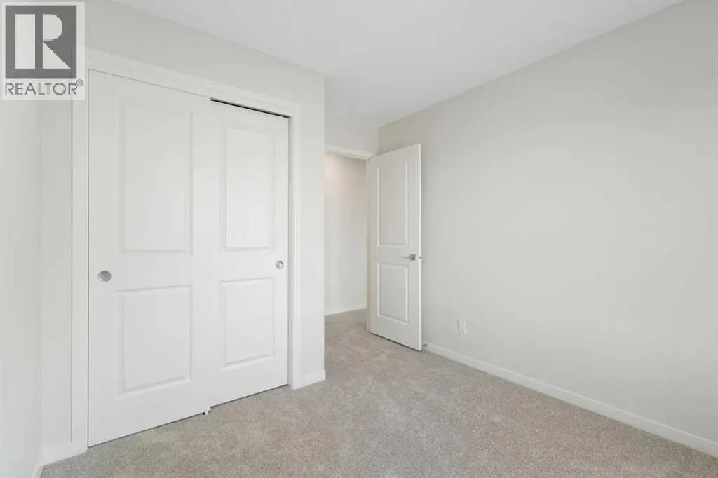 688 Buffaloberry Manor SE