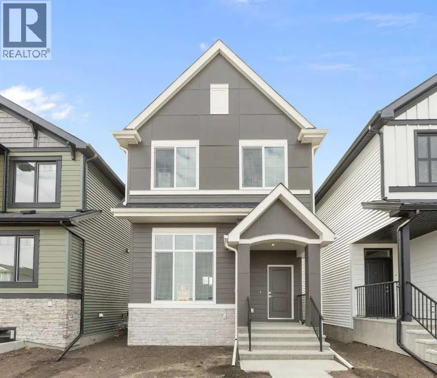 688 Buffaloberry Manor SE