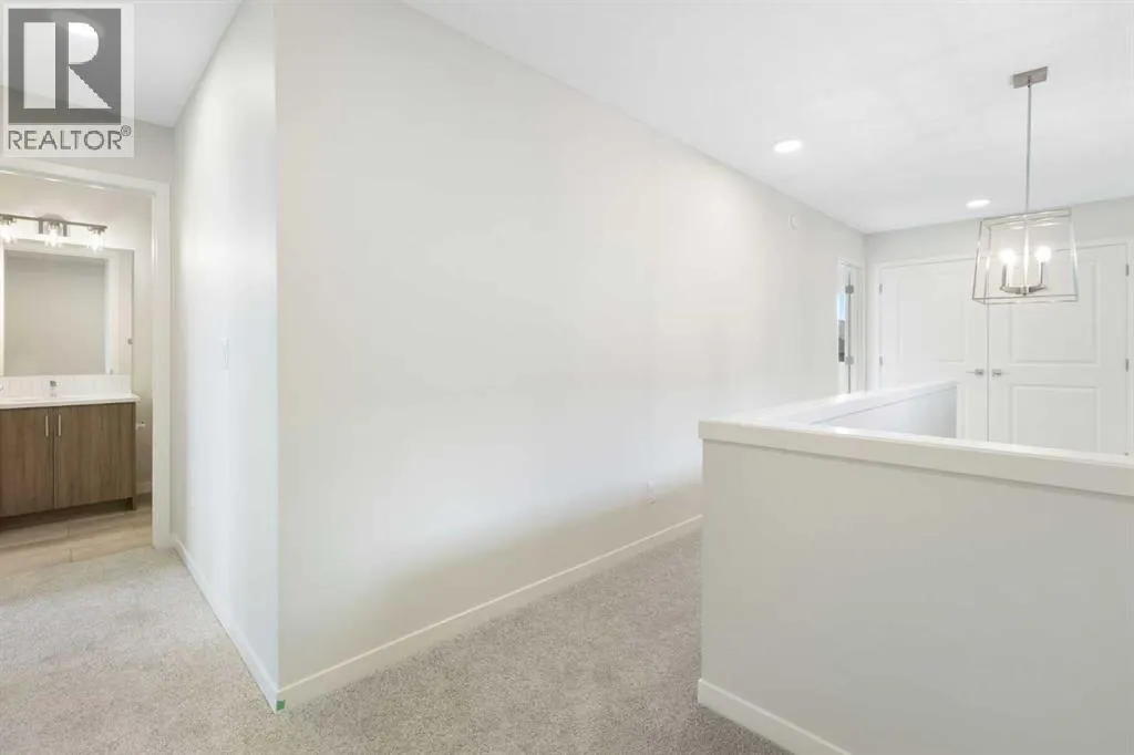 688 Buffaloberry Manor SE